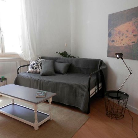 Couette Et Cafe Cyrano Apartment Бержерак Екстериор снимка