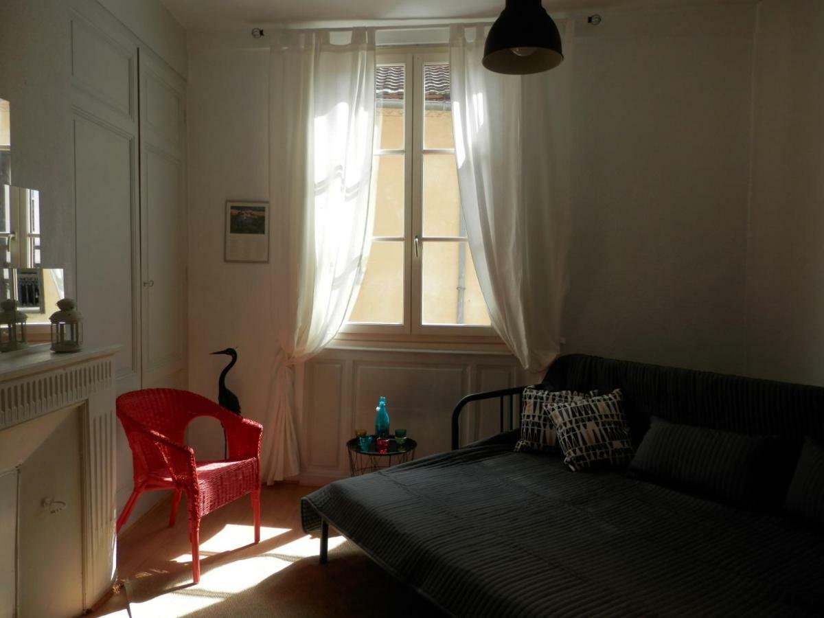 Couette Et Cafe Cyrano Apartment Бержерак Екстериор снимка